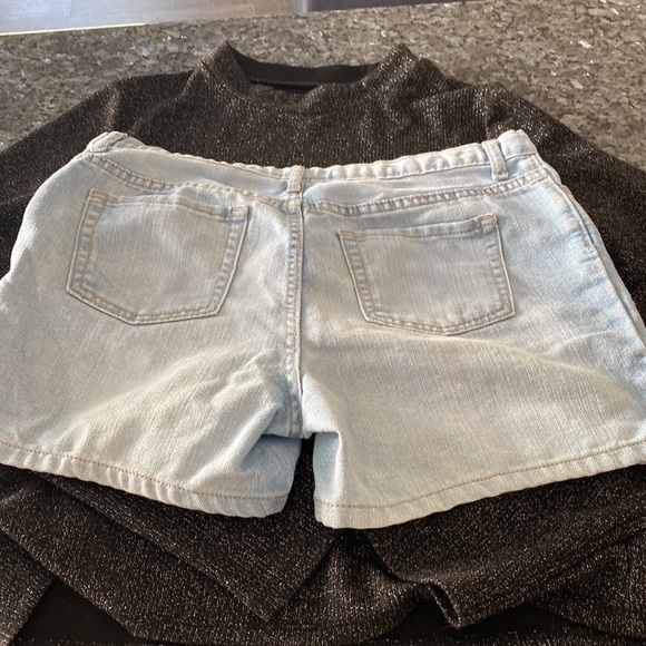 Childrens Place Big Girls Aztec embroidered Adjustable Waist Denim Shorts + Top - Picture 11 of 12